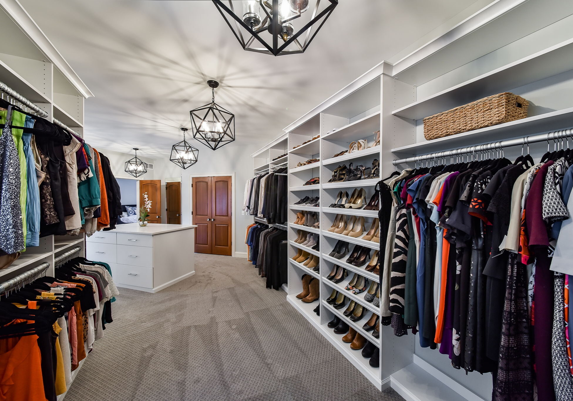 24-web-or-mls-Master closet 7