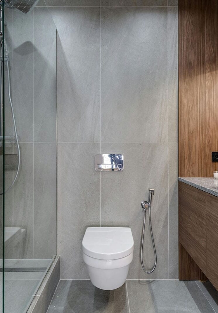 A picture of a modern small bathroom idea